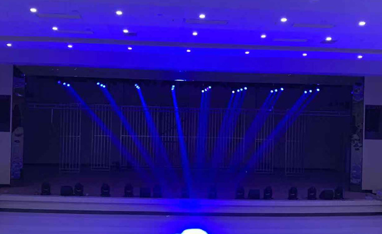 荆门高新学校舞台全新面貌，从南宫娱乐舞台灯灼烁起