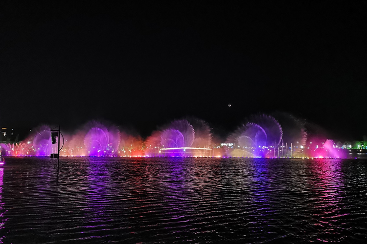 西河公园音乐喷泉灯光秀
