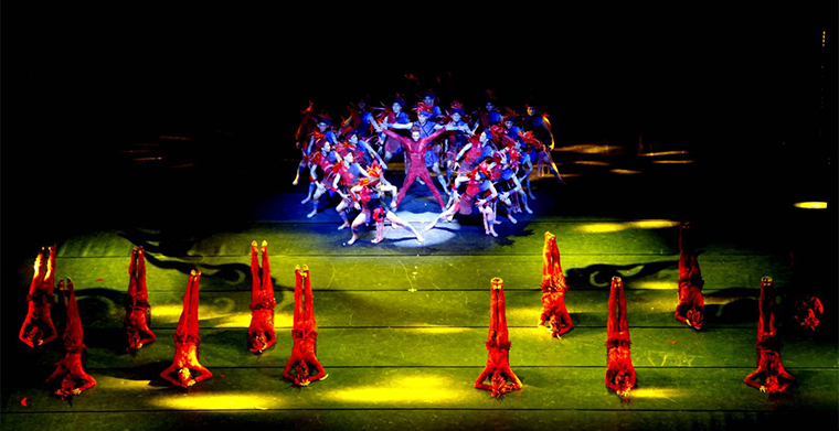 柳州艺术剧院，绚丽舞台灯光背后的亮丽演出